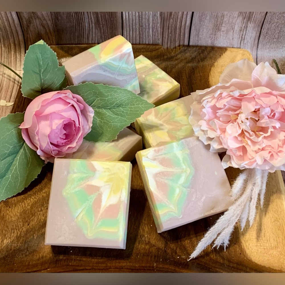 Hand crafted artisan soap in pastel colors just in time for Spring - 1 bar - Picture 5 of 6